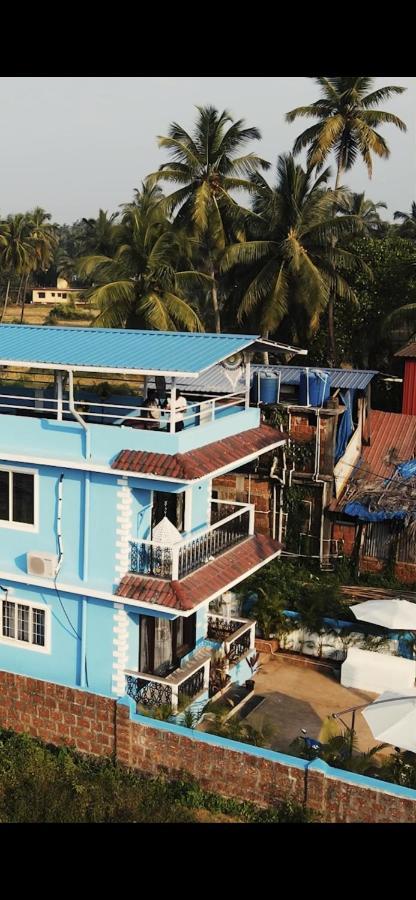 Auberge de jeunesse Dibs On Blue Morjim Extérieur photo